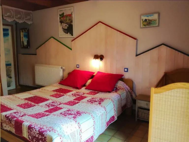 Les petites cabanes aux Mathes - grand lit