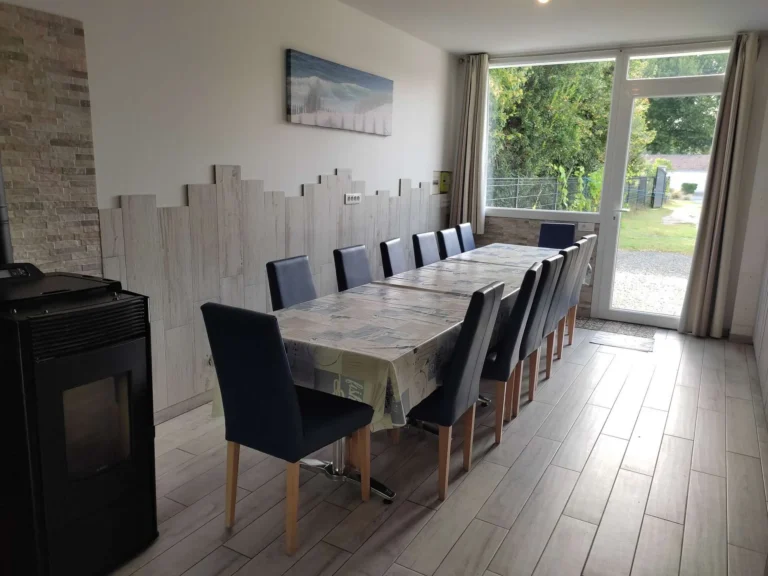 Maison de vacances 14 personnes aux Mathes - salle a manger